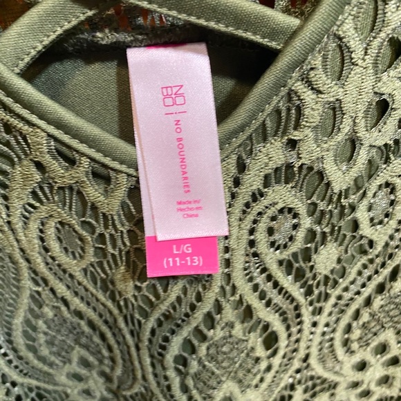 Lace Blouse - Picture 2 of 3